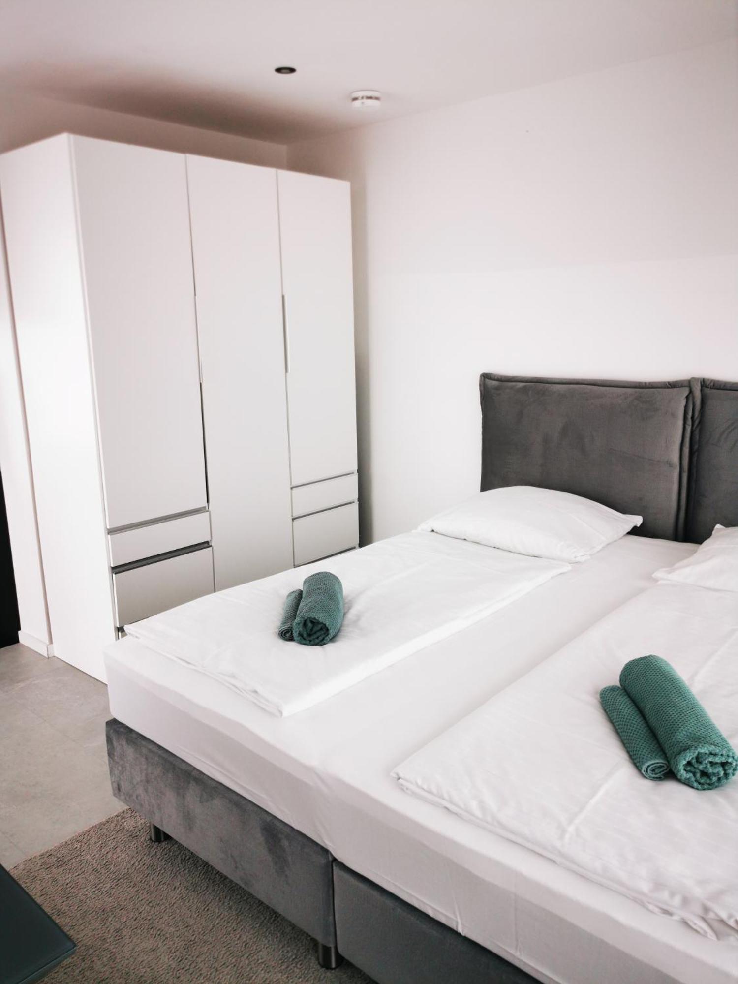 Hh 03 By Rockchair - Superhost Status - Modernes Apartment Mit Sonnigem Balkon & Premium Boxspringbetten In Winterhude - Hamburg Top Geheimtipp Exterior foto